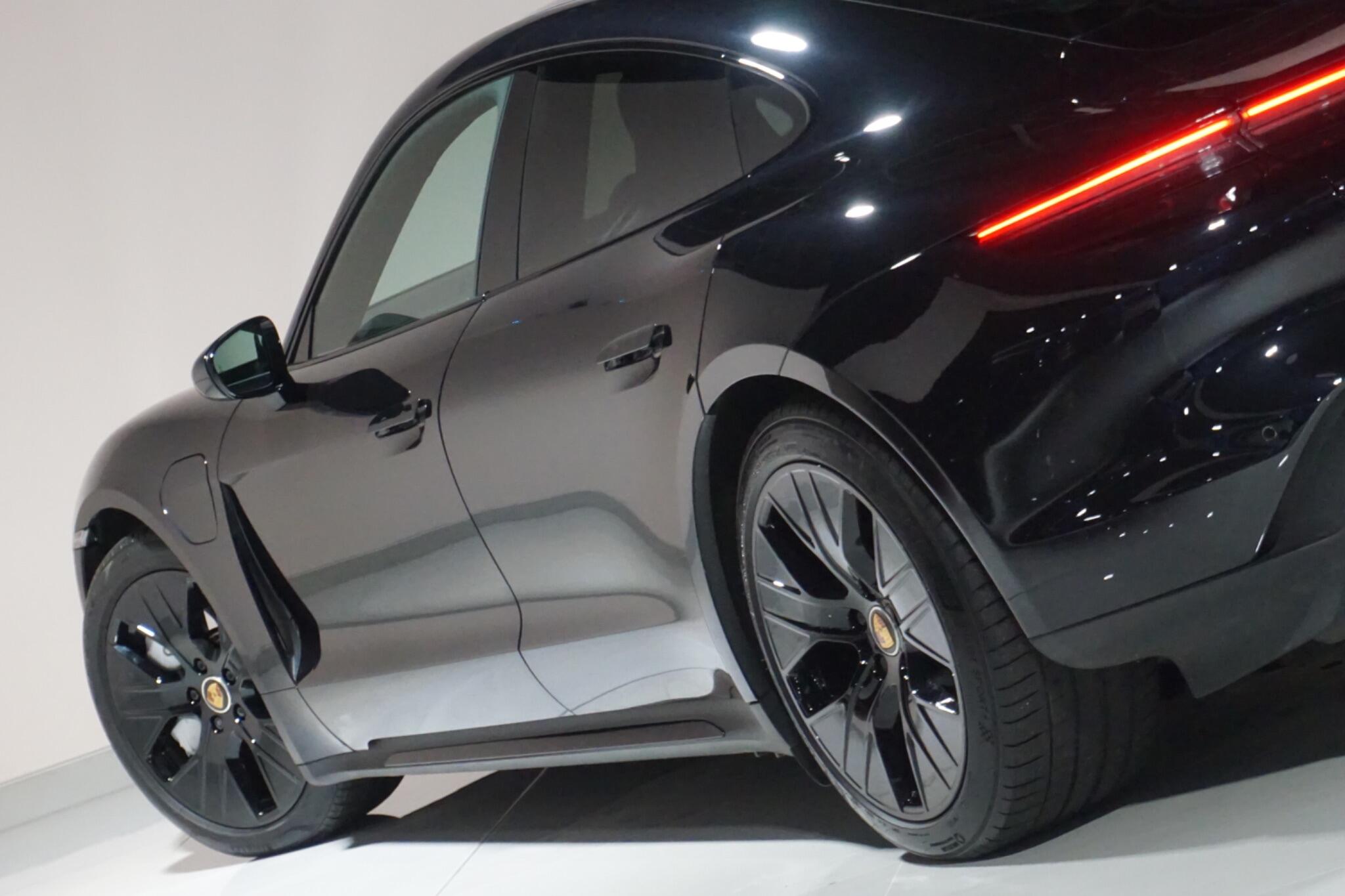 Porsche Taycan Performance Plus 93.4kWh Turbo Saloon 4dr Electric Auto 4WD (680 ps)